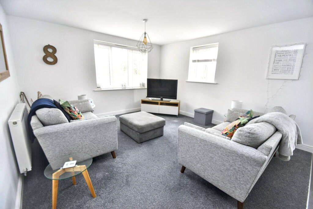 2-bed flat on Falmouth, £147,000