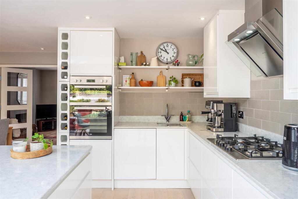 House in Stratford-on-Avon, Shottery, Stratford-upon-Avon - More