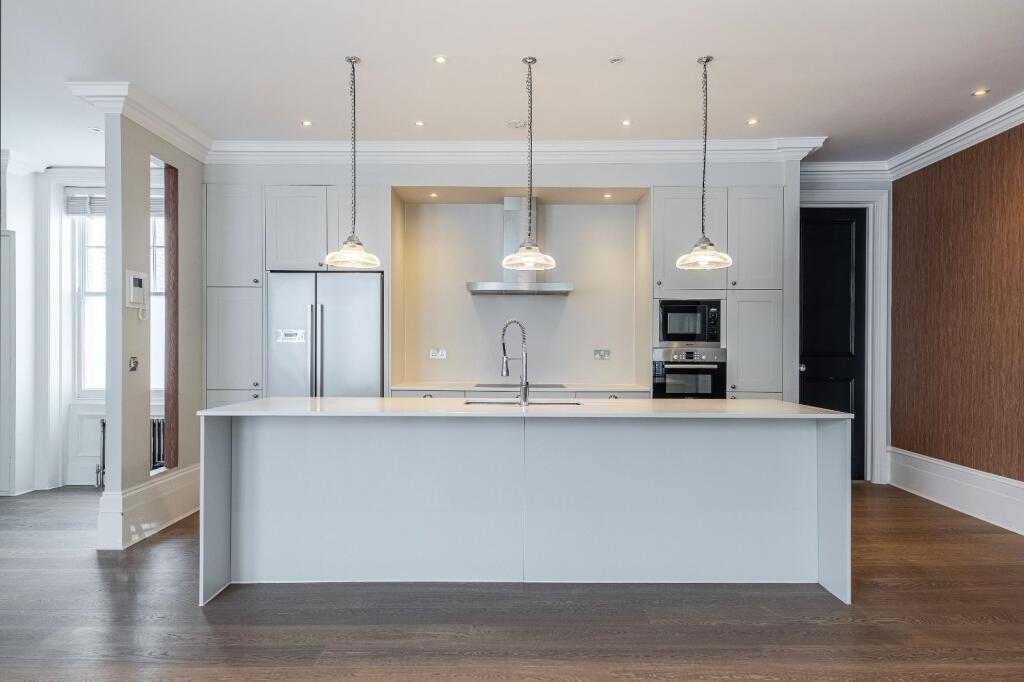 Apartment in London - View 5