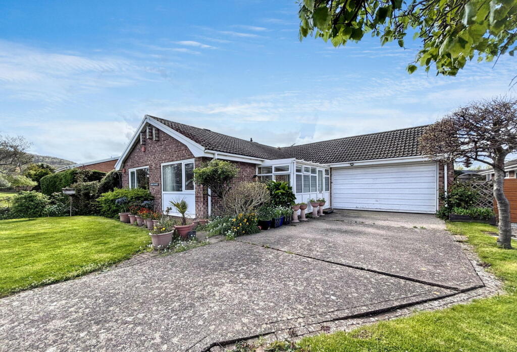3-bed detached on Heol Bodran, Abergele, LL22 7UW, £325,000
