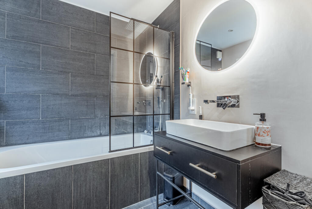 Additional image 11 of Castle Rise, Wheathampstead, St. Albans, Hertfordshire, AL4