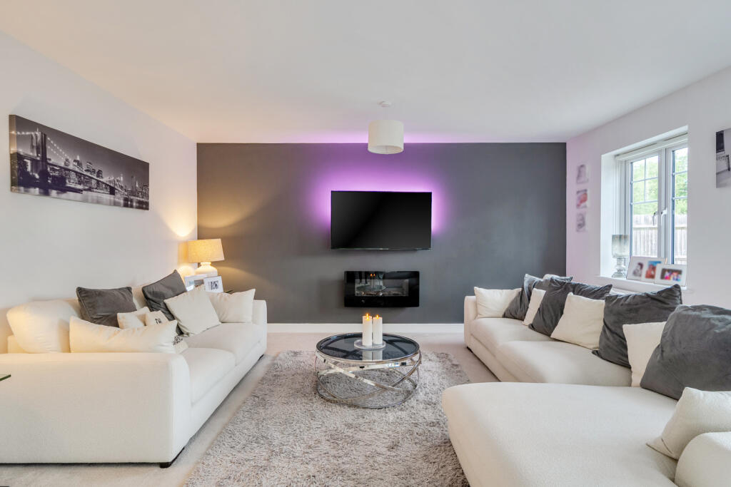House in Mole Valley, Fetcham - View 5