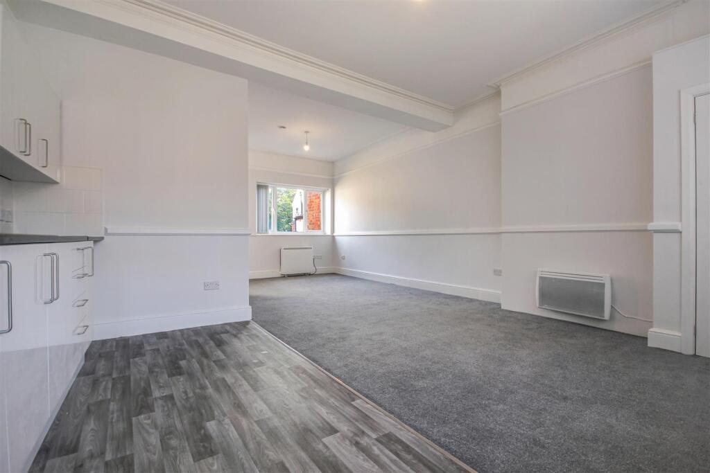 Apartment in Rushden, North Northamptonshire - More