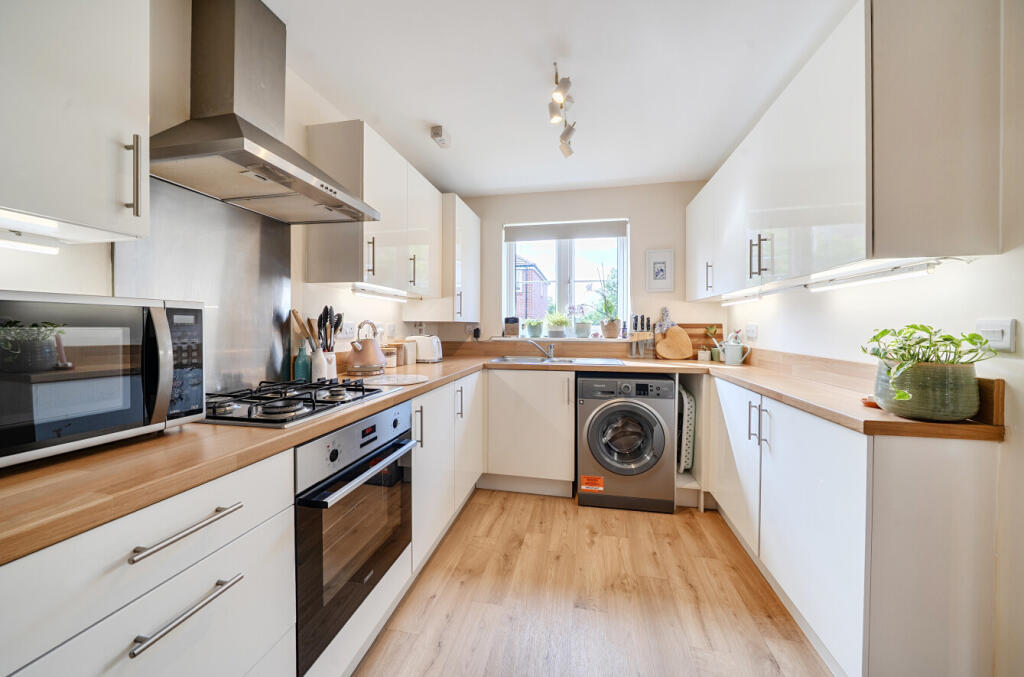 Jordan Grove, Alton, Hampshire, GU34 photo 3