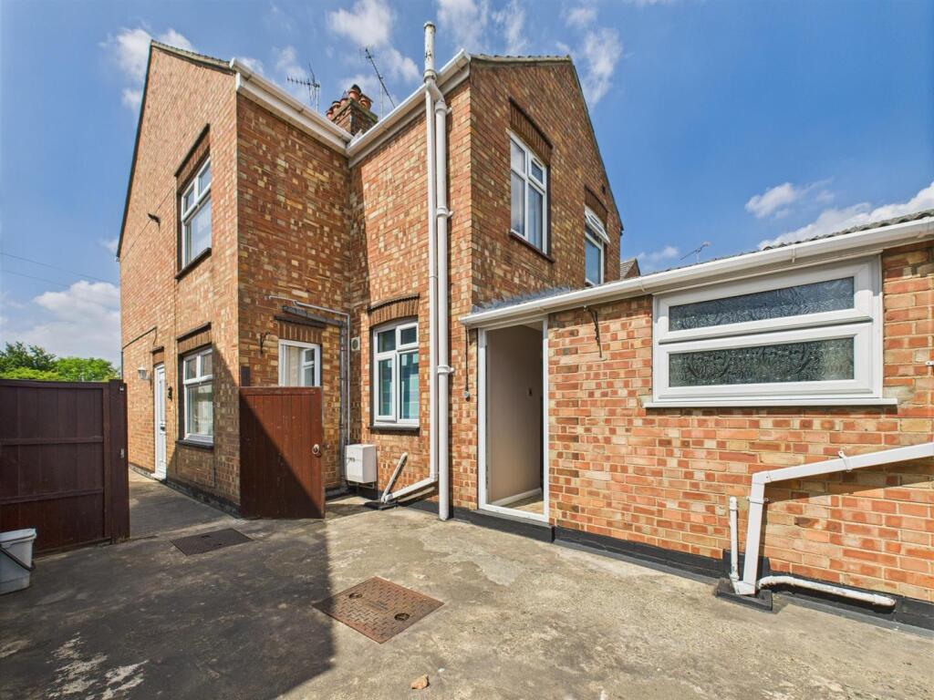 Main image of property: Lincoln Road, Werrington, Peterborough