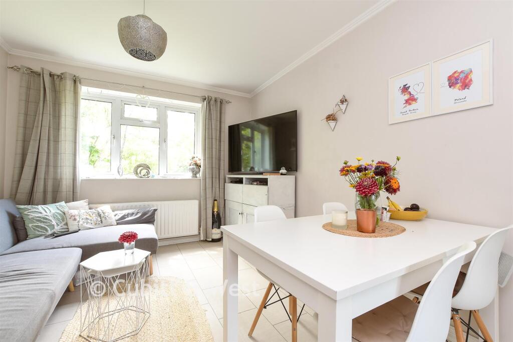 Apartment in Reigate, Meadvale - View 3