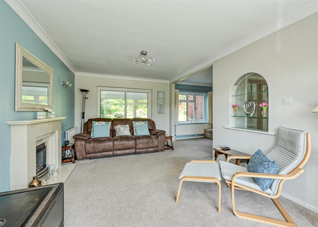 House in Wolverhampton, Castlecroft - View 5