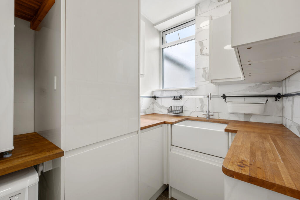 Apartment in Kingston upon Thames - More