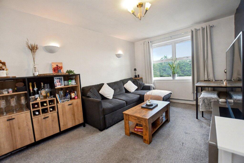 Cobham Parade, Leeds Road, Wakefield, West Yorkshire photo 2