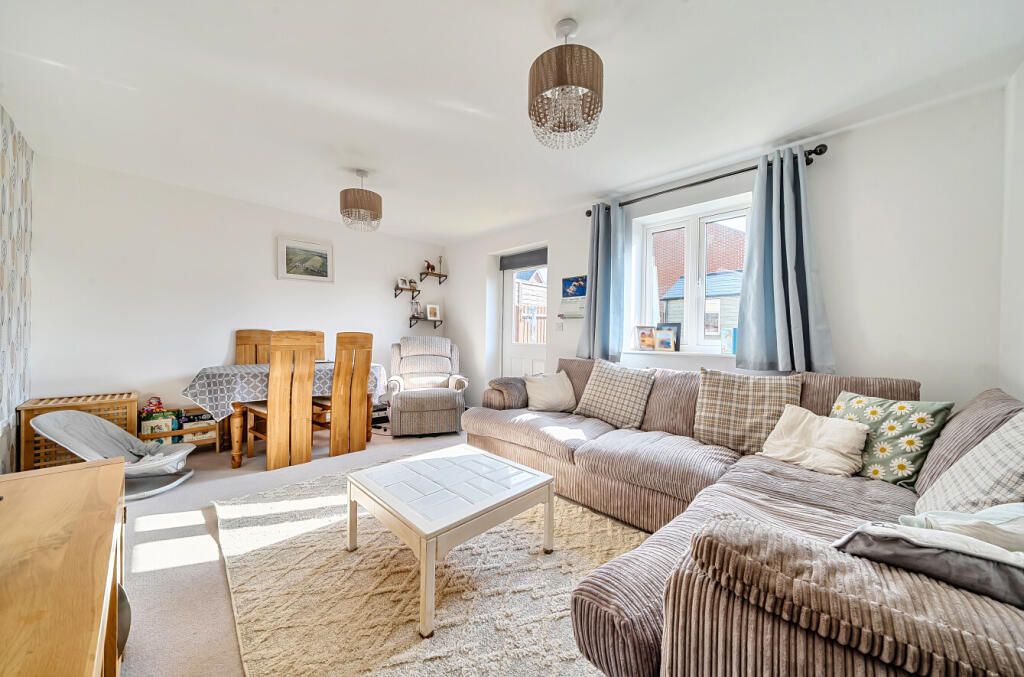 Norreys Drive, Chesterton, Bicester photo 3