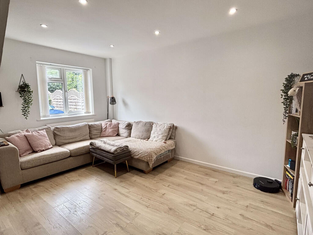 Davenport Close, Poole, BH16 5 photo 2