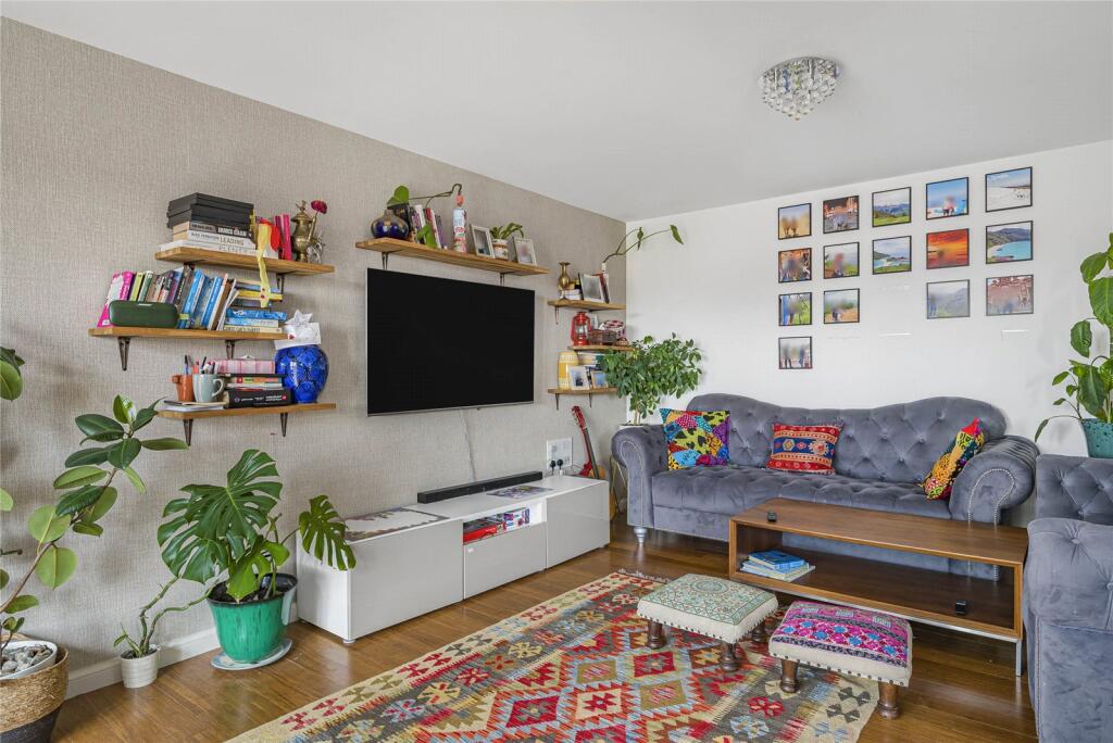 Lett Lane, Castle Hill, Ebbsfleet Valley, Swanscombe, DA10 - View 2
