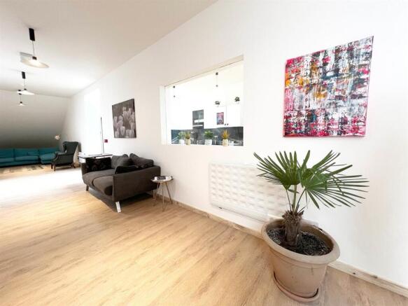 679 First Floor Communal area.jpg