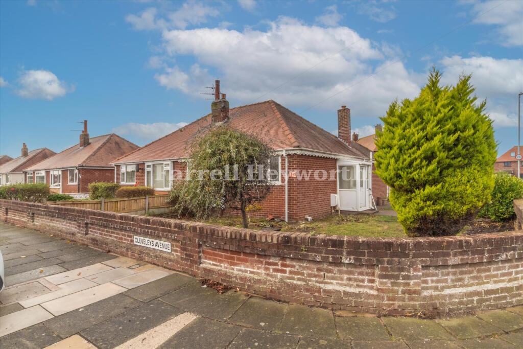 2-bed bungalow on Cleveleys Avenue, Thornton Cleveleys, £199,950