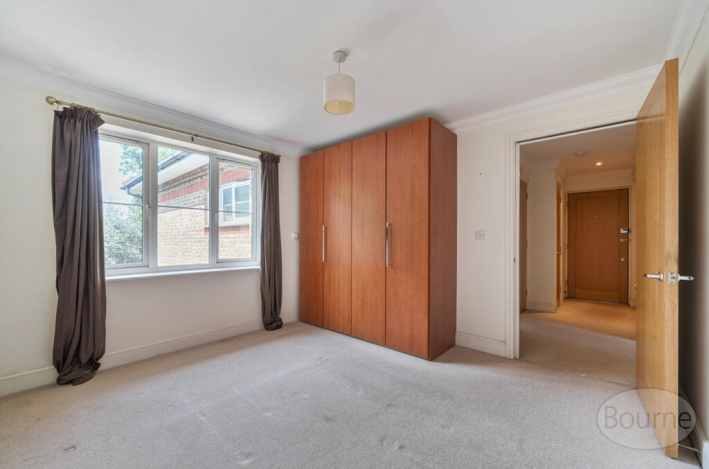 Apartment in Elmbridge, Cobham - View 4