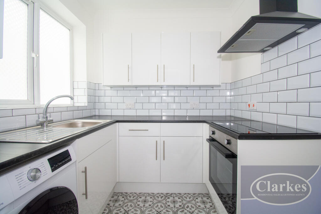 House in Talbot Village, Ensbury Park, Bournemouth - View 4