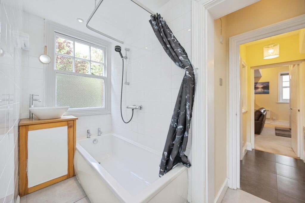 Apartment in Tunbridge Wells, Kent - More