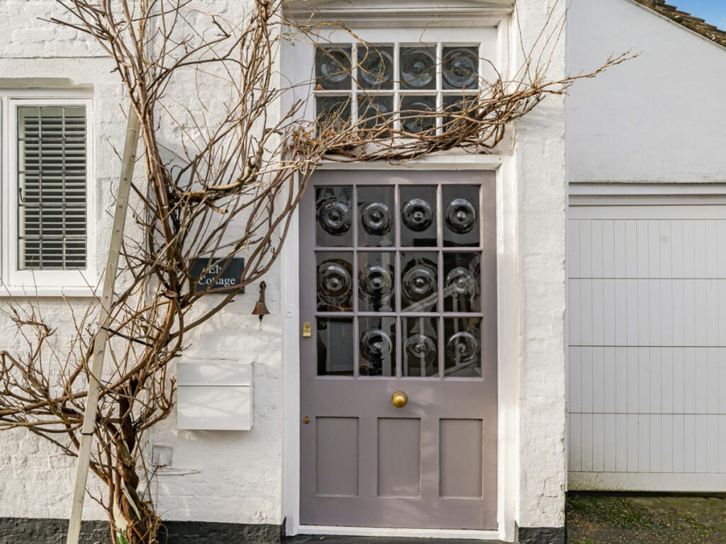 Wharfe Lane, Henley-on-thames, RG9 photo 3