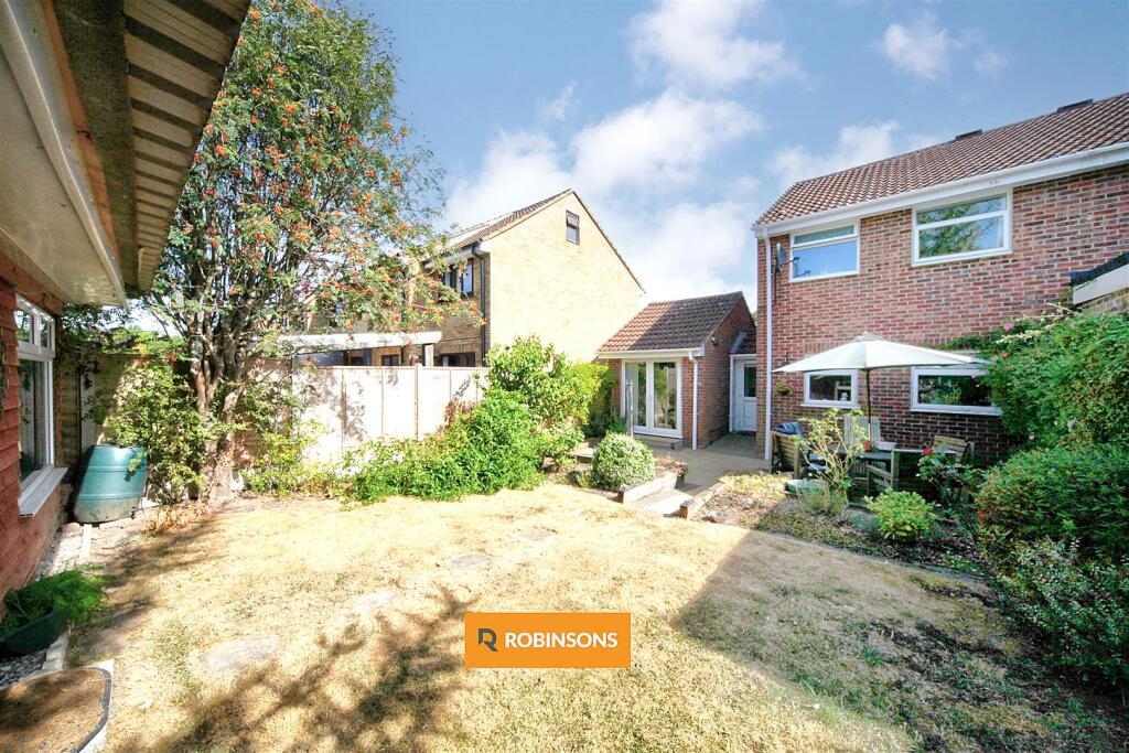 Halleys Way, Houghton Regis photo 4