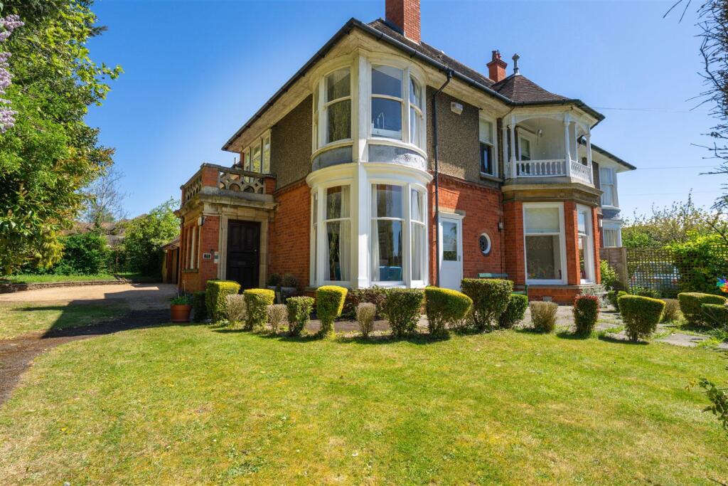 Main image of property: Abington Park Crescent, Northampton, NN3
