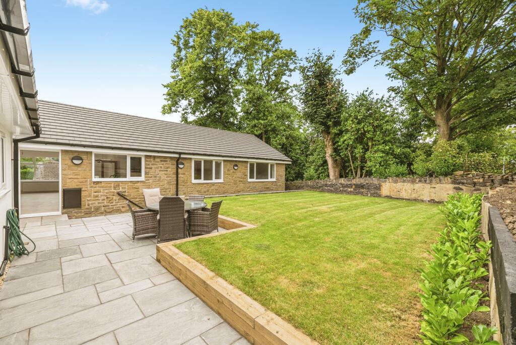 Healey Lane, Batley, WF17 photo 4
