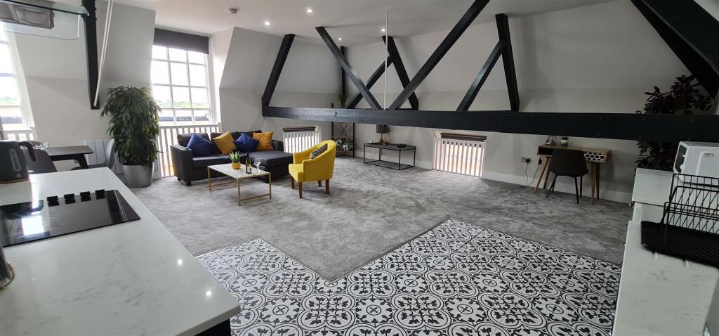 House in Birmingham, Sutton Coldfield - View 2