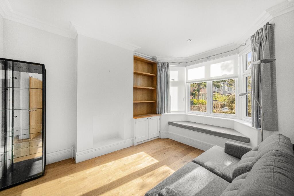 House in London - View 2