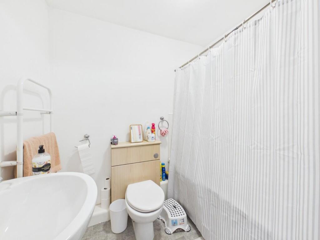 Apartment in Bradford - View 5
