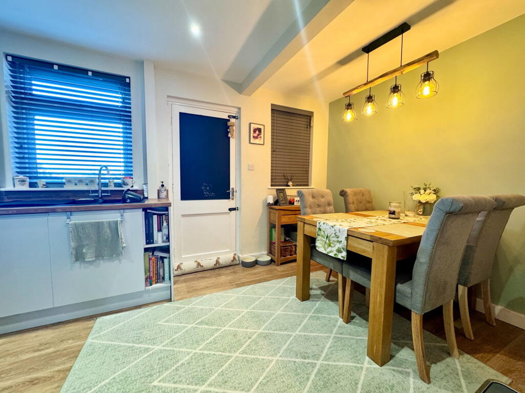 Tennyson Road, Rushden, NN10 9QE - More