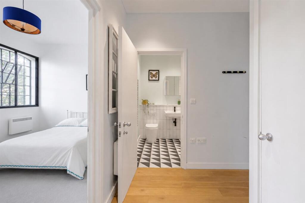 Apartment in London - View 5