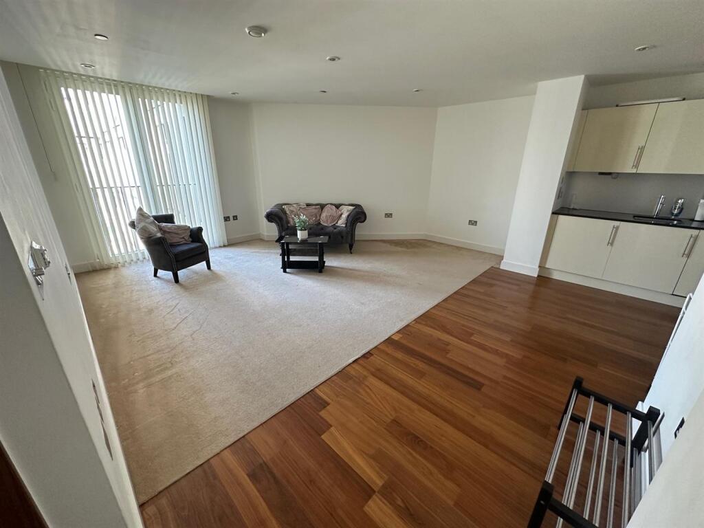 Main image of property: Hayes Apartments, City Centre,  Floor 5 (Ref.10040)