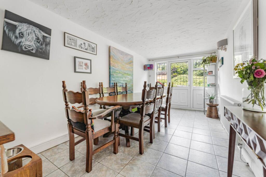 House in Lane End, Buckinghamshire - More
