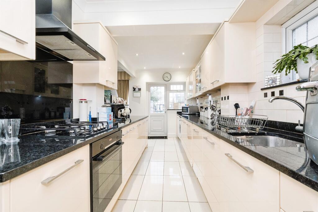 House in Rainham - View 6
