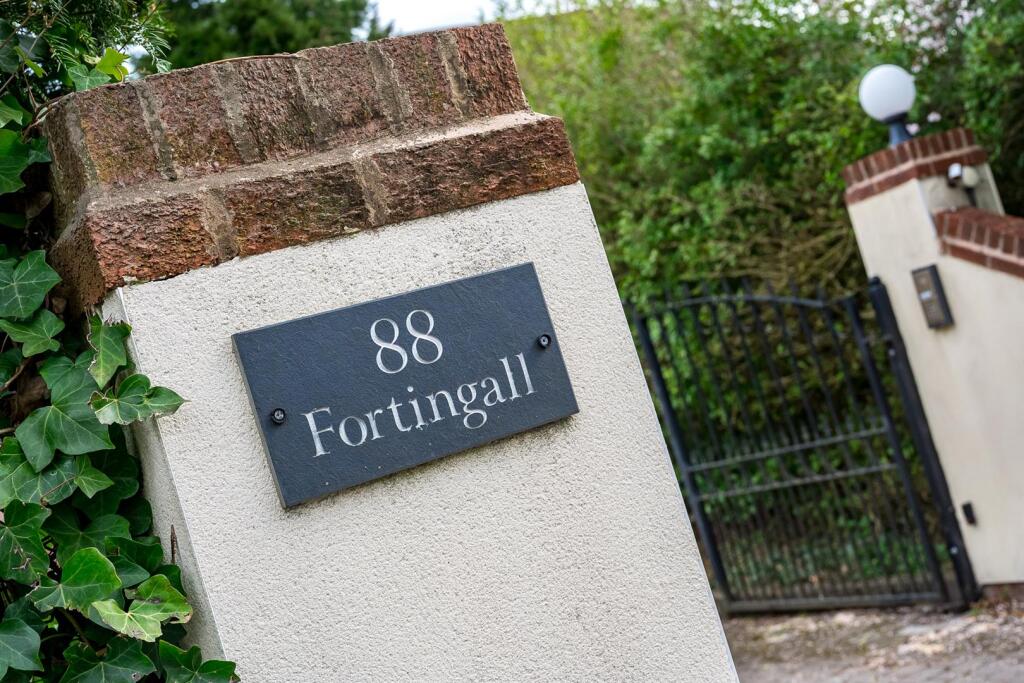 4-bed detached on Hollin Lane, Styal, Wilmslow, £949,995