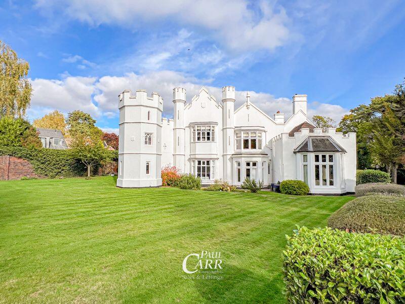 Main image of property: Quarry Lodge, Tamworth Road, Lichfield, WS14 9EY - Spacious Apartment with Character