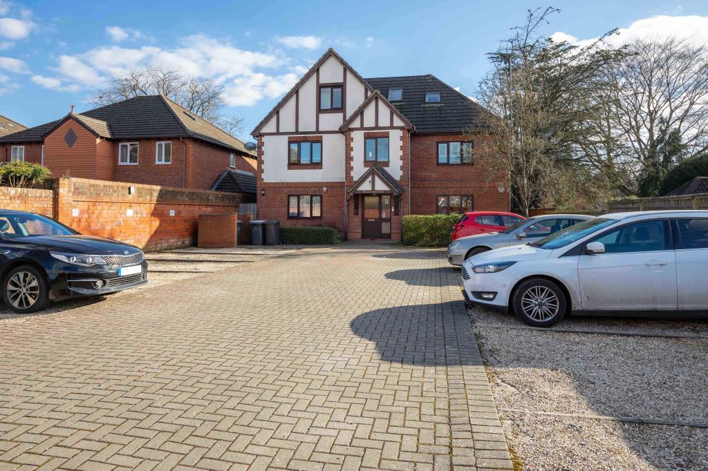 Main image of property: Parkhouse Lane, Reading, RG30