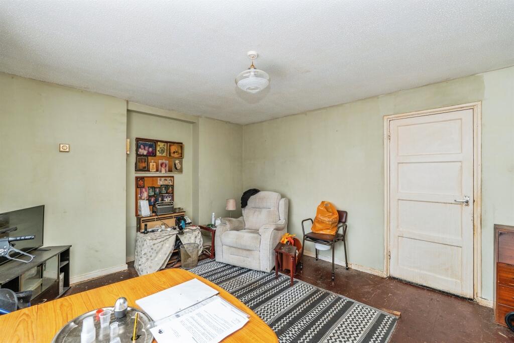 Apartment in Southampton - View 3
