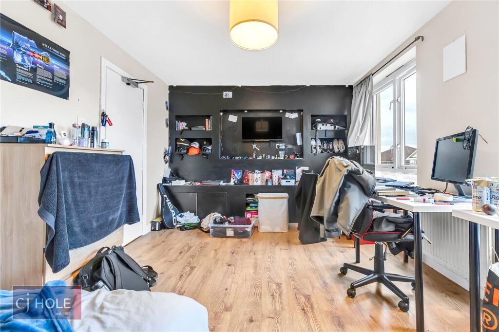 5 bedroom semi-detached house for rent