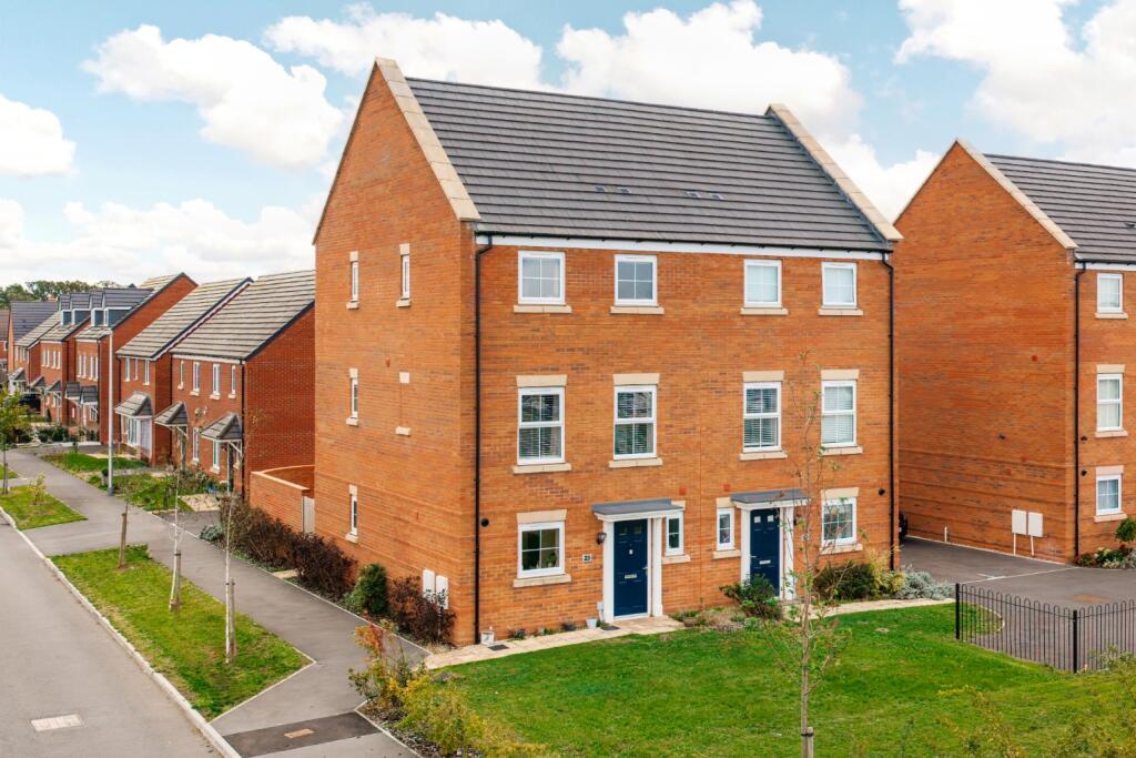4-bed semi-detached on 23, Four Acres, Warwick, £450,000