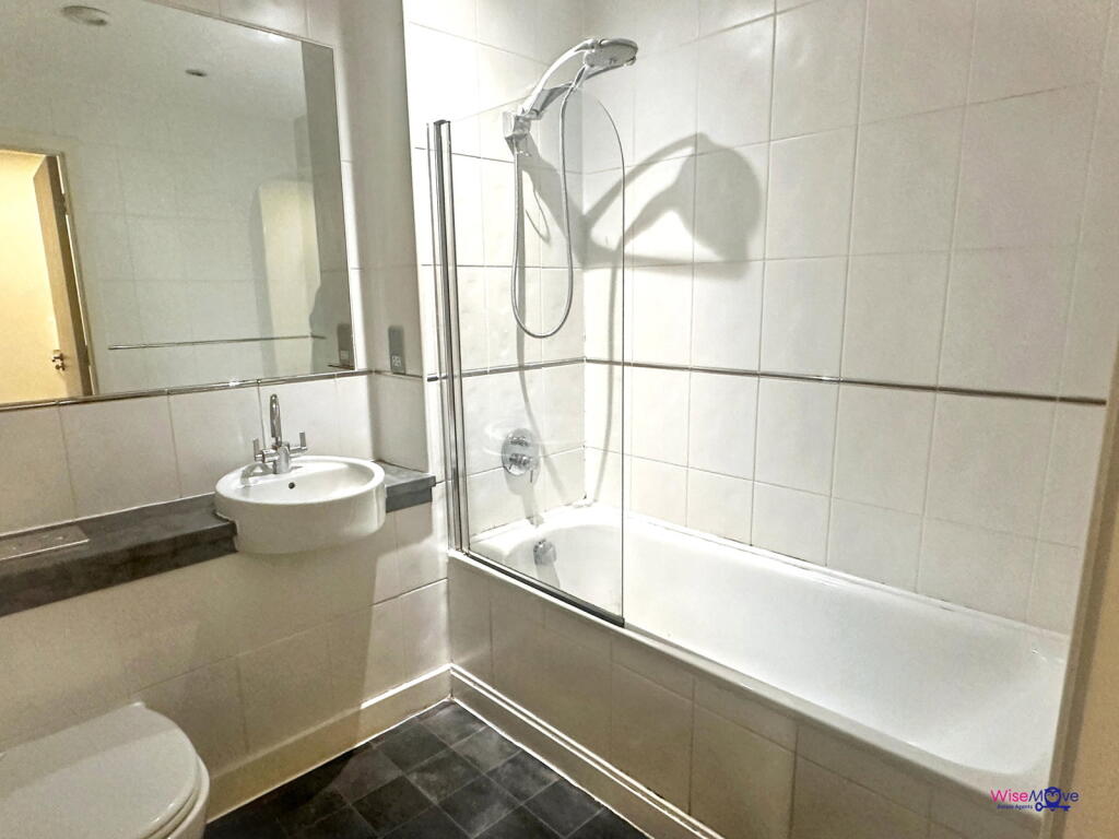 Apartment in Liverpool - More
