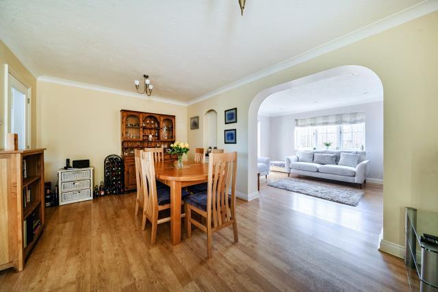 House in Thatcham, Colthrop - More