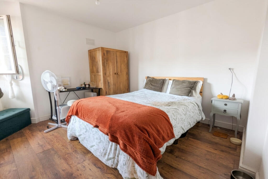 Apartment in London, Old Kingshold Estate, Hackney - View 4