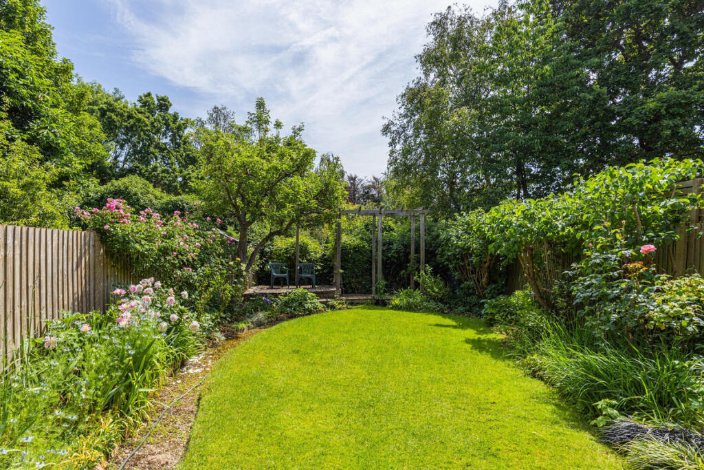 House in London - View 2