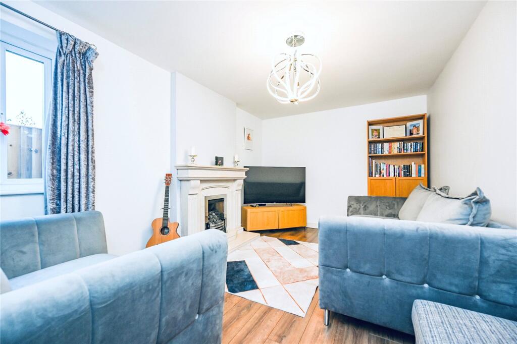 House in Cheshire, Hale - View 5