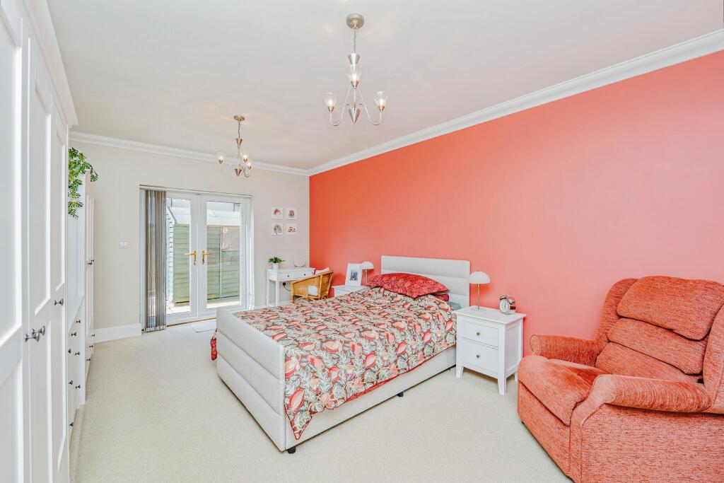 House in Cardiff, Treharris - View 4