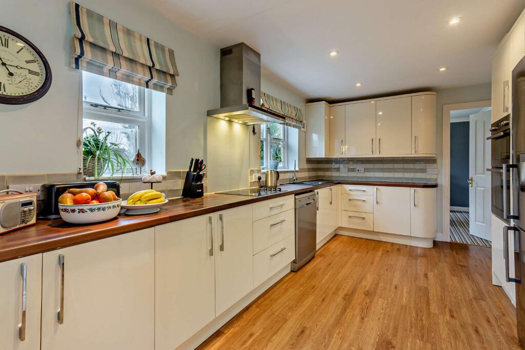 St. Marys Drive, Fairford, Gloucestershire, GL7 photo 3