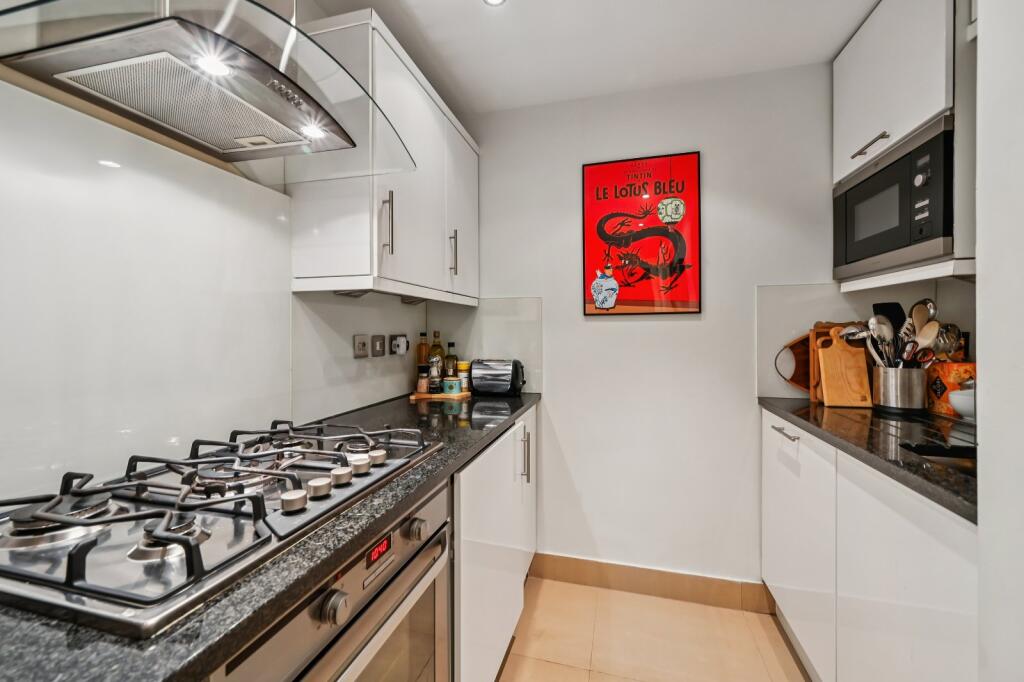 Apartment in London, Royal Borough of Kensington and Chelsea - More