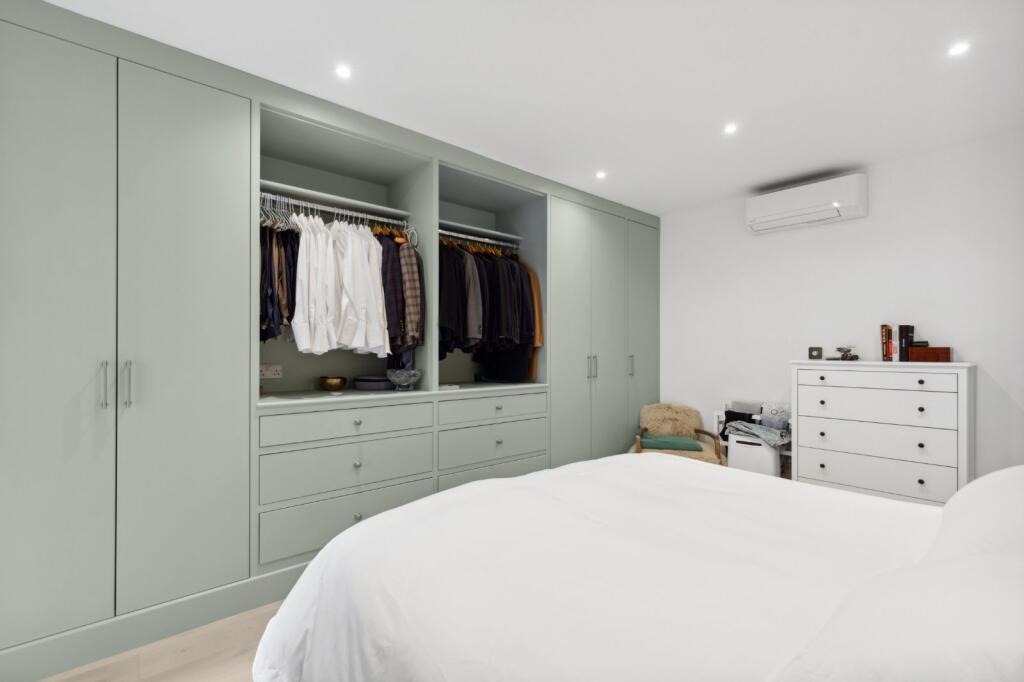 Apartment in London - More