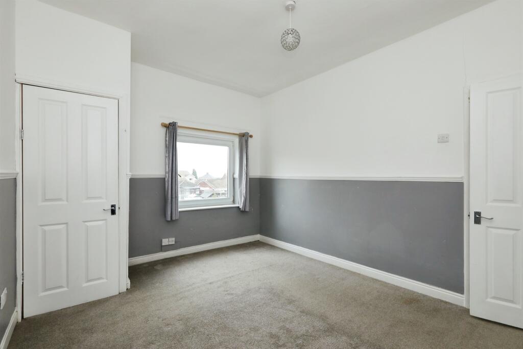 House in Rotherham, Bramley - More