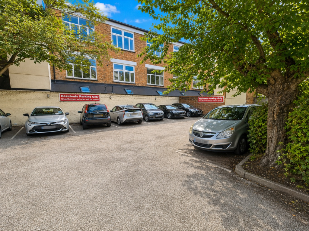 Apartment in Luton - More